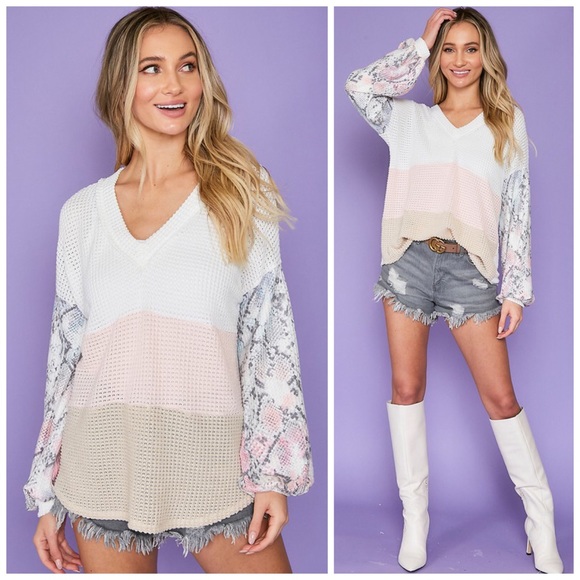 ❤️LAST 2! Snakeskin Detail Contrast V Neck Top! - Picture 4 of 10